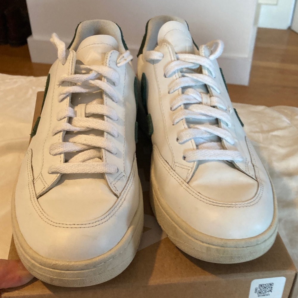 Veja V-12 Cream and Green Sneakers - Picture 6 of 8